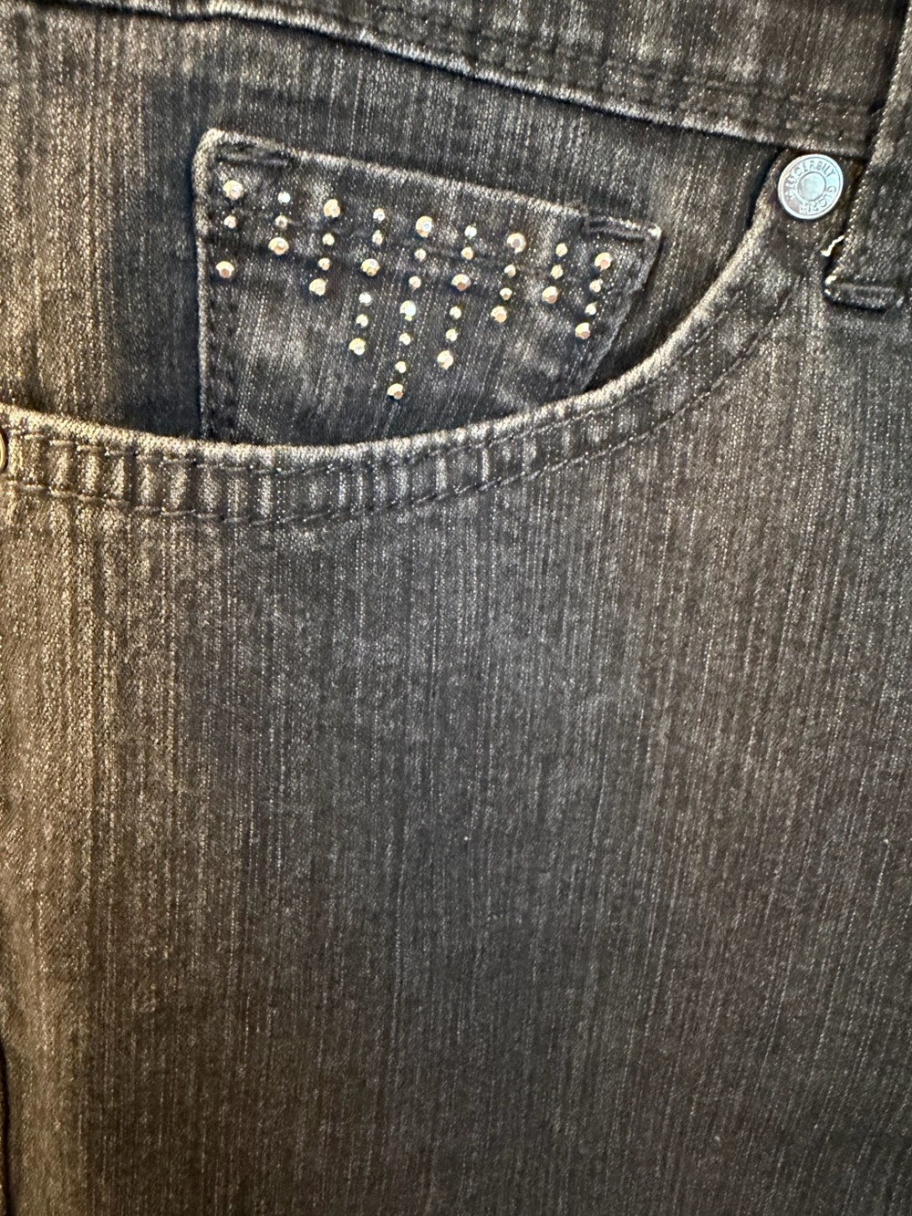 Gloria Vanderbilt Black embellished capri jeans Sz 14 - Picture 2 of 7